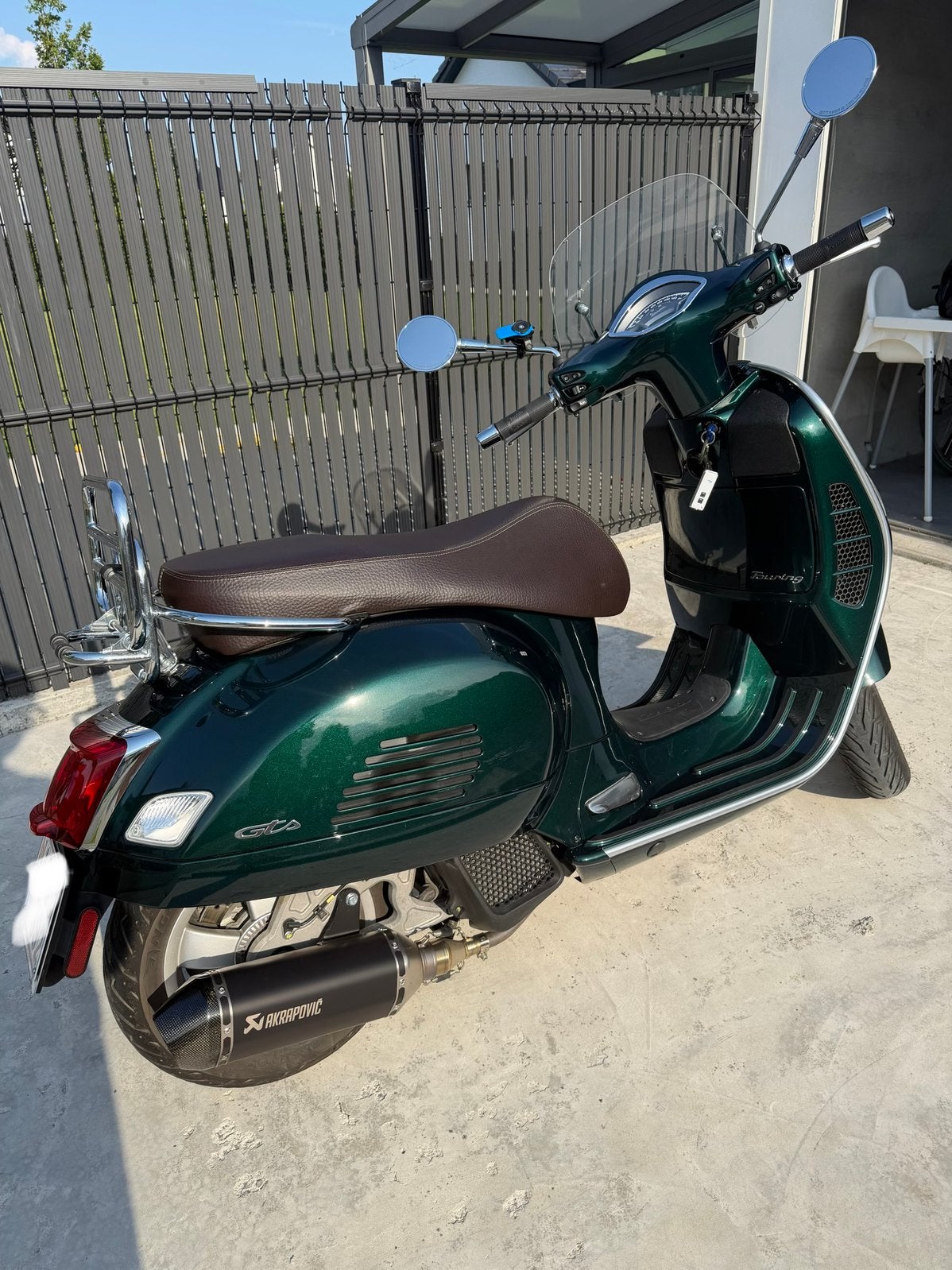 Vespa GTS125 2020 Touring met 5600km + akrapovic uitlaat, Particulier