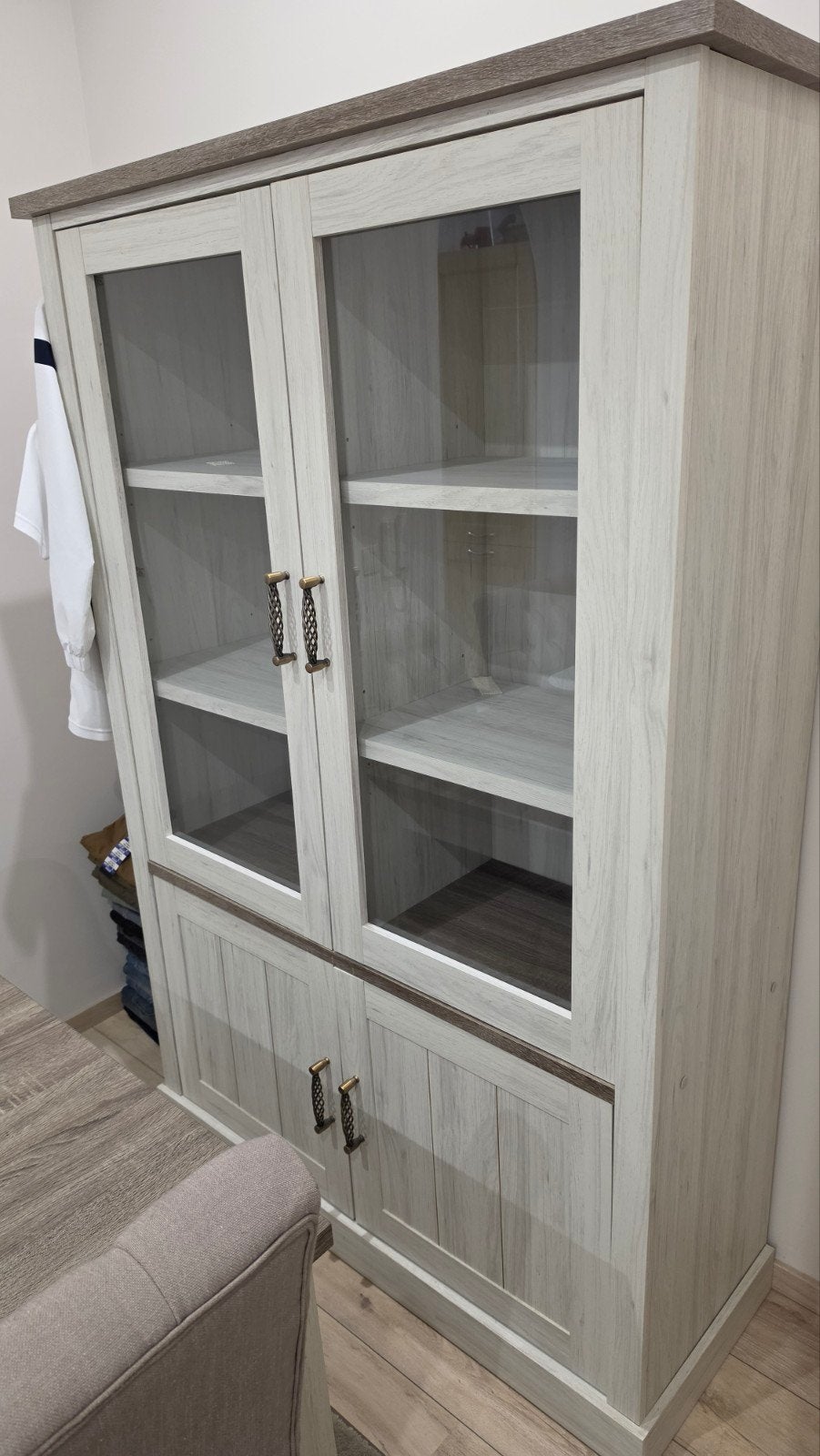 Armoire vitrine, Ophalen