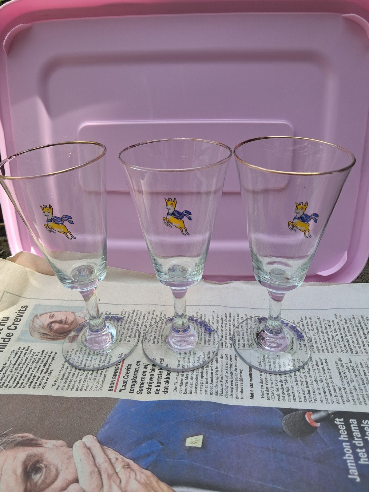 3 glazen babychamp, Enlèvement