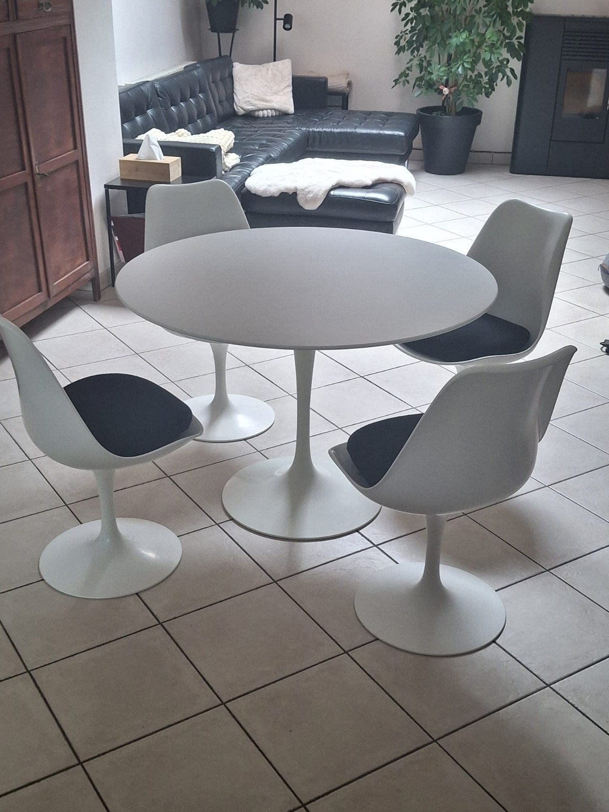 Ensemble table et chaises Knoll, Enlèvement