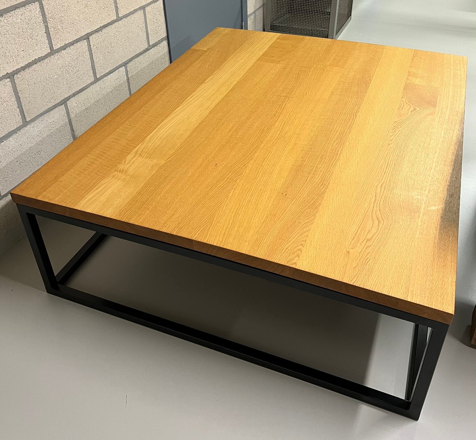 Grande table basse, structure en métal, placage de chêne, 100 à 150 cm, Comme neuf, 100 à 150 cm, Enlèvement