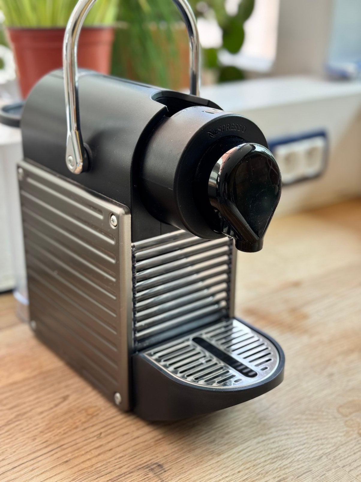 Krups Nespresso Pixie XN3005 (Titan/Electric Titan), Ophalen, Espresso apparaat, Zo goed als nieuw, 1 kopje