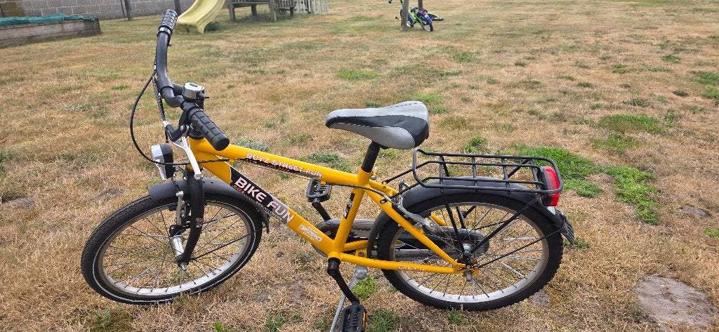 jongensfiets 20 inch geel met zwart, Fietsen en Brommers, Fietsen | Jongens, Ophalen, Gebruikt, Velgrem, Handrem