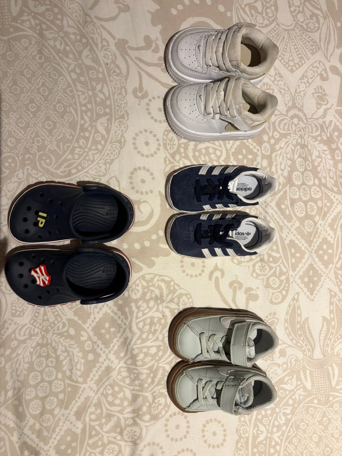 Basket bebe + crocs, Enlèvement ou Envoi, Neuf, Autres types
