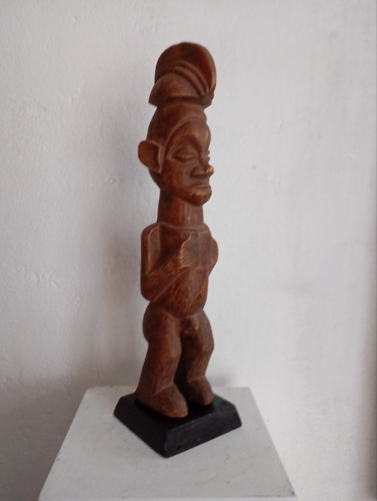 Mooi handgesneden Afrikaans mannelijk beeld in Teke (Bateke), Antiek en Kunst, Kunst | Beelden en Houtsnijwerken, Ophalen of Verzenden