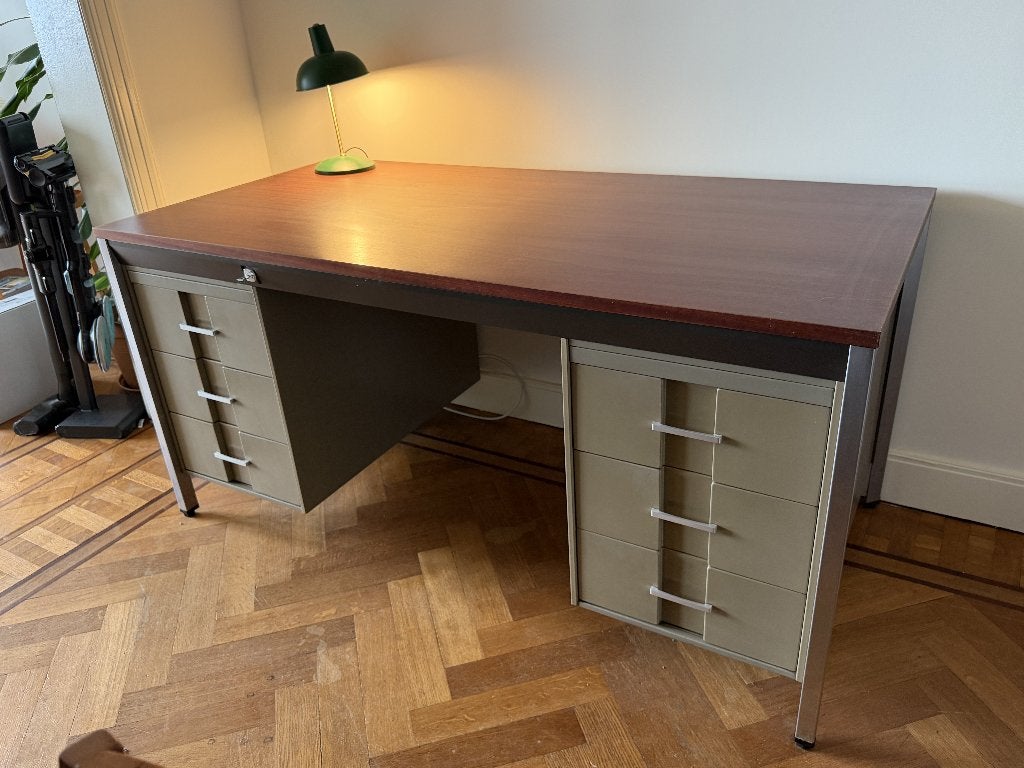 Bureau Mewaf, Enlèvement, Utilisé