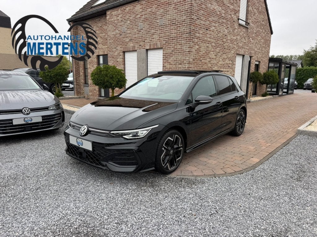 Volkswagen Golf VIII 1.5 eTSI R-Line PANO H/KARDON 360CAM, Auto's, Volkswagen, Automaat, 1498 cc, 4 cilinders, Lichtsensor