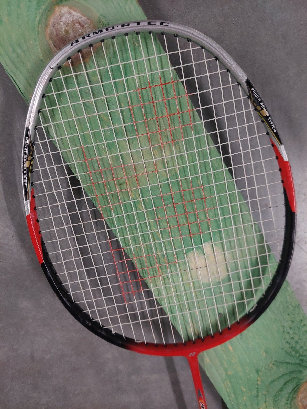 yonex amortec 700... 87gr, Sports & Fitness, Enlèvement, Utilisé, Raquette(s)