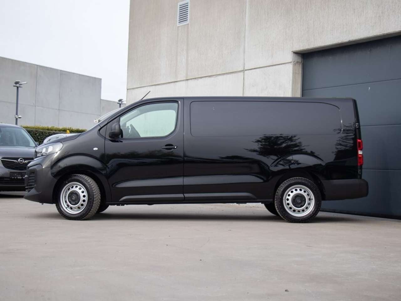 Opel Vivaro L3 2.2 150PK MT6 CAMERA|NAVI|HOUTEN BEKLEDING|S, Auto's, 4 deurs, Zwart, 0 kg, Zwart