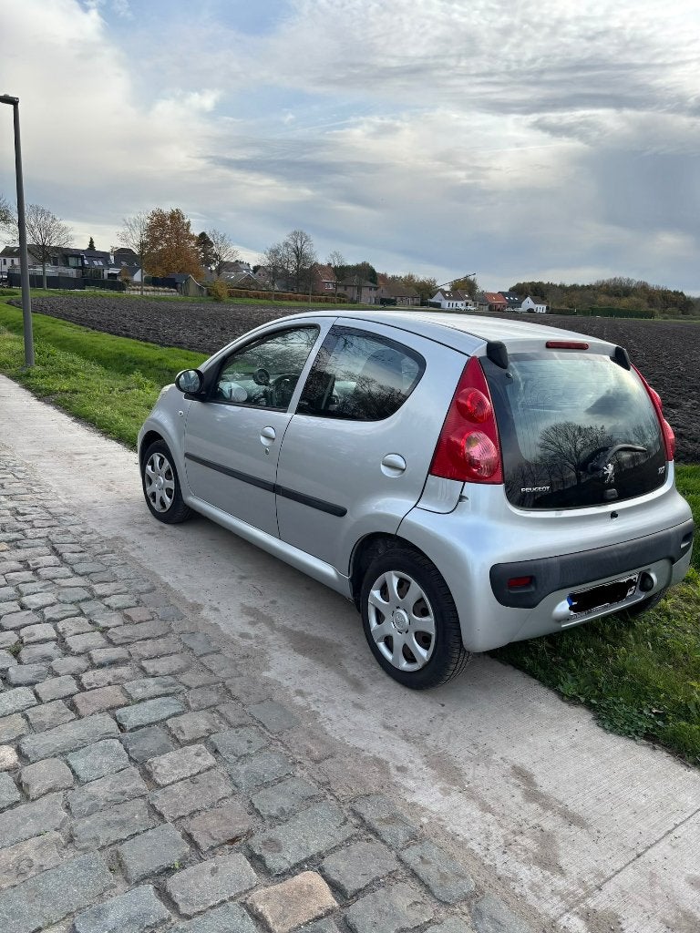 Peugeot 107 - 64500 km - benzine, Auto's, Stof, Zwart, Handgeschakeld, 5 deurs