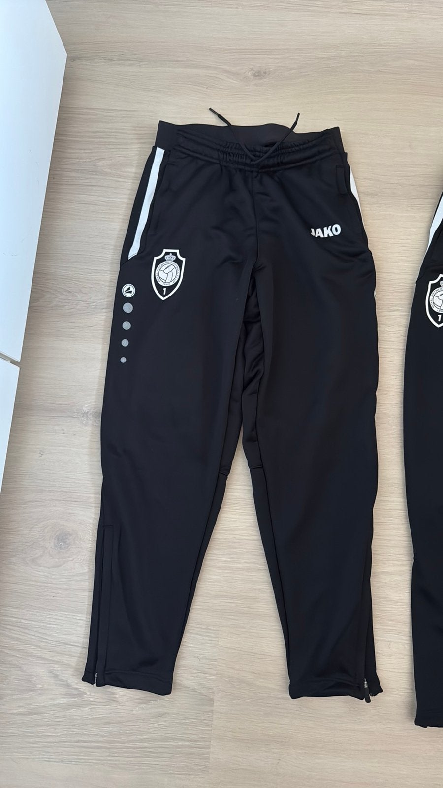 2 trainingsbroeken RAFC jeugd, Sports & Fitness, Football, Enlèvement, Comme neuf, Pantalon