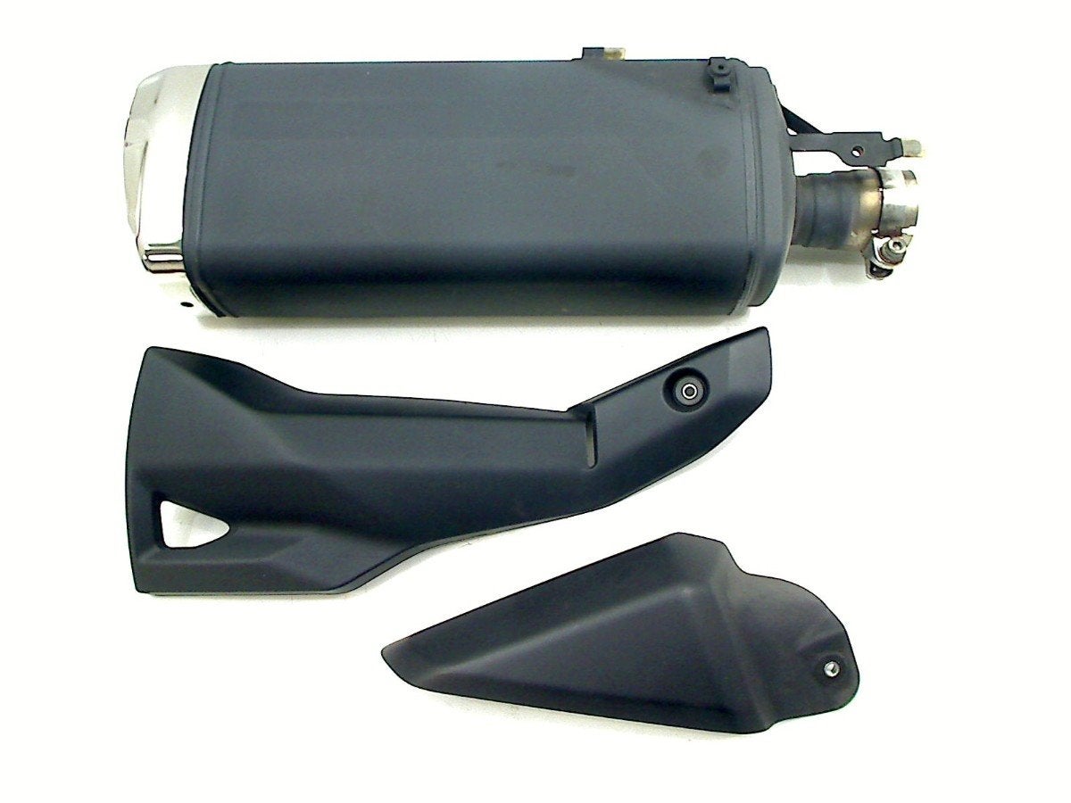 ÉCHAPPEMENT SILENCIEUX ORIGINAL OEM Suzuki, Motos, Dhr. S. di Majo, Utilisé, Info@cama-motorparts.nl, P.J. Troelstraweg 8 8
3144 CX  MAASSLUIS, NL
