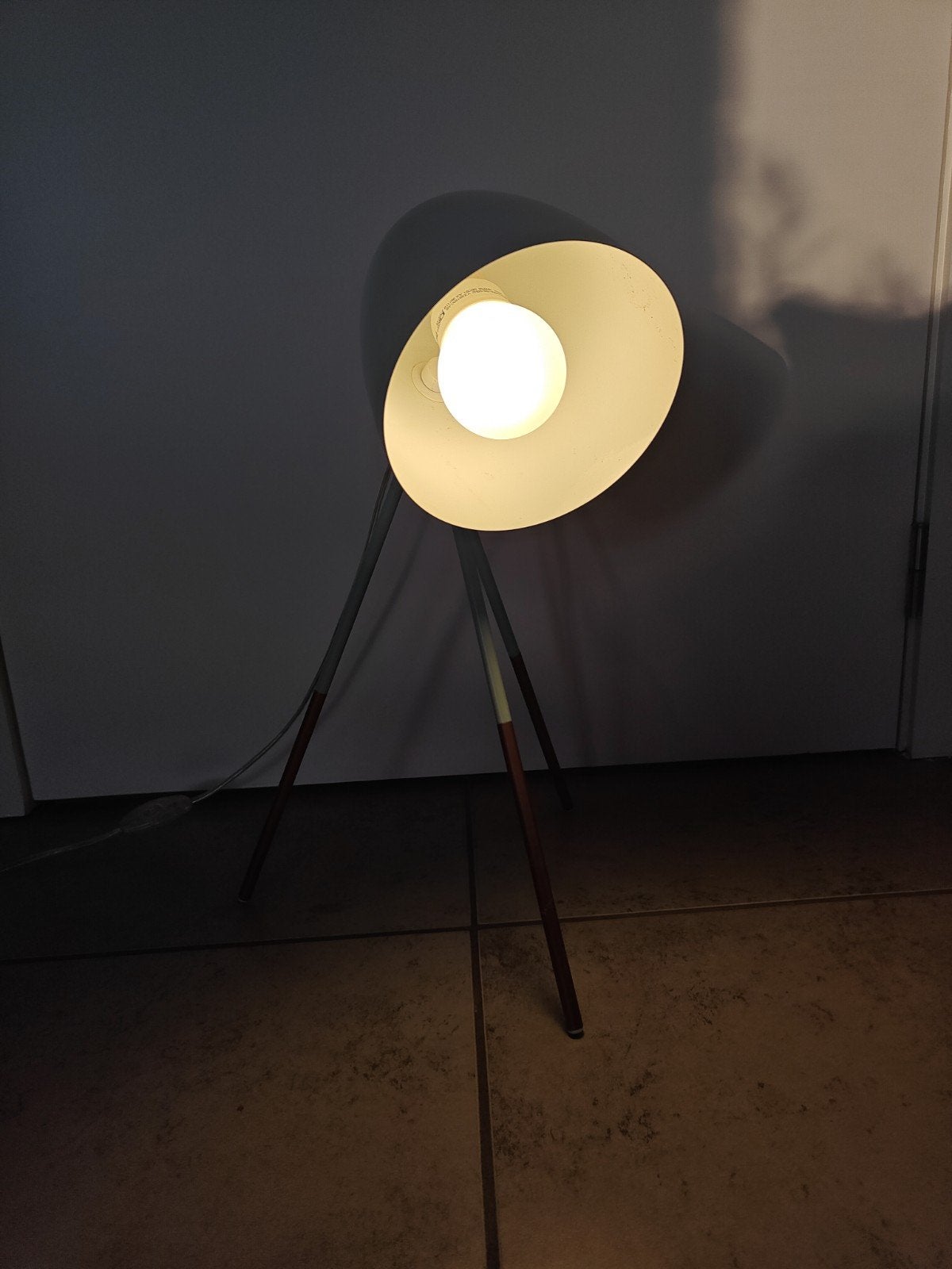 Moderne tafellamp op driepoot – mintgroen/koper – in goede s, E27 (groot), Overige kleuren, Design, Ophalen