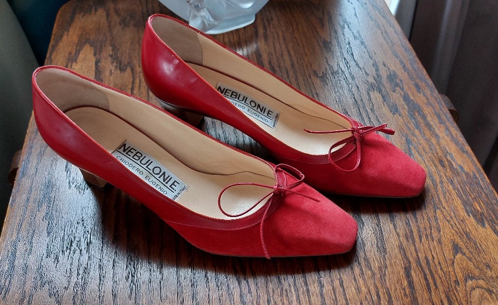 Luxe merk Nebuloni E. pumps in rood leder en suède maat 37, NEBULONI E., Pumps, Ophalen of Verzenden, Zo goed als nieuw
