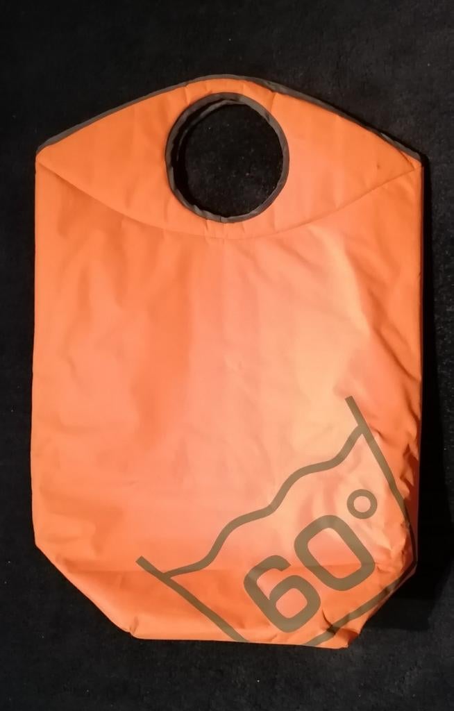Leuke wasmand H 57 cm Br 50 cm D 25 cm, Huis en Inrichting, Ophalen, Oranje