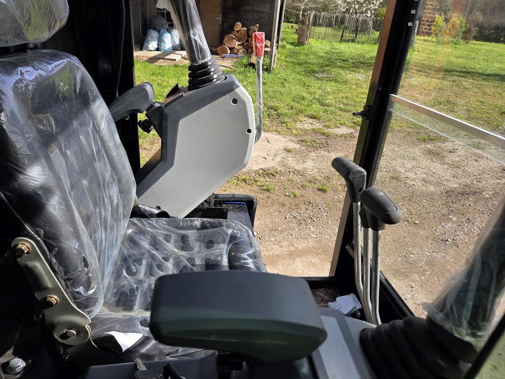 Graafmachine 2Ton Mini Excavator, Garantie, Tuin- of Vijveraanleg