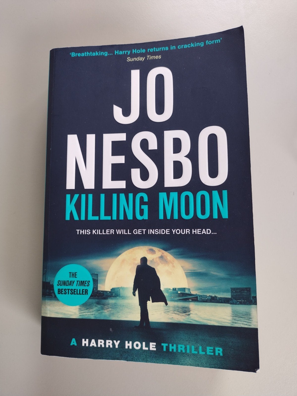 Jo Nesbo Killing Moon, Ophalen