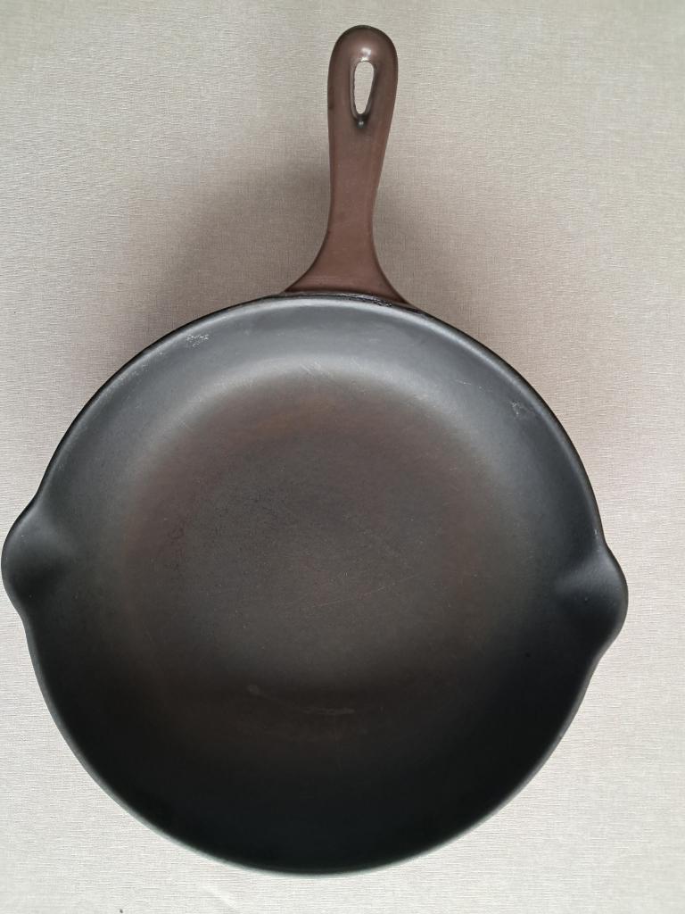 Le Creuset nr. 23 vintage bakpan, Gebruikt, Gietijzer, Ophalen of Verzenden, Keramische plaat