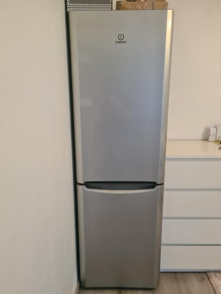 Koelkast met diepvriez, Elektronische apparatuur, Ophalen, Zo goed als nieuw, Met vriesvak