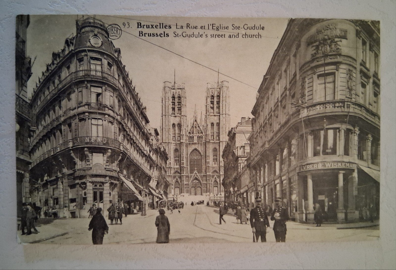 Vintage Postkaart Brussel St-Gudule's straat en kerk, Ophalen of Verzenden