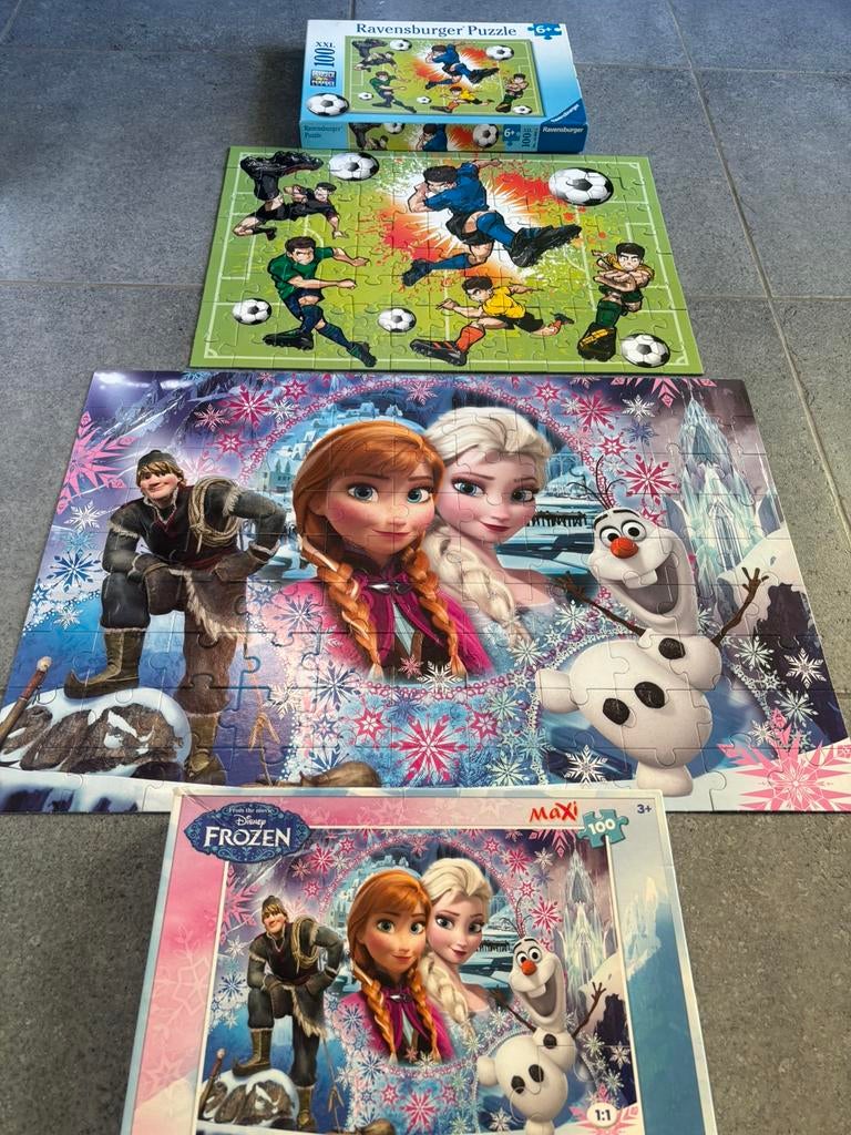 2 kinderpuzzels Ravensburger en Disney (100 stuks), Ophalen of Verzenden, Zo goed als nieuw