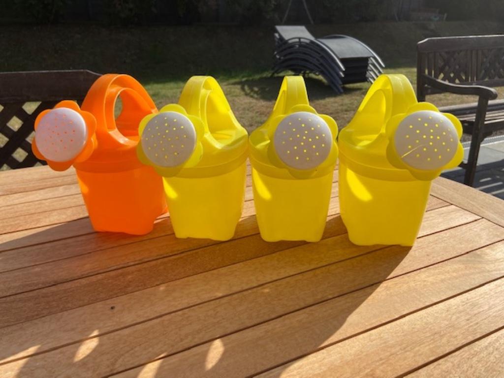 Lot de 4 petits arrosoirs en plastique pour enfant, Utilisé, Autres matériaux