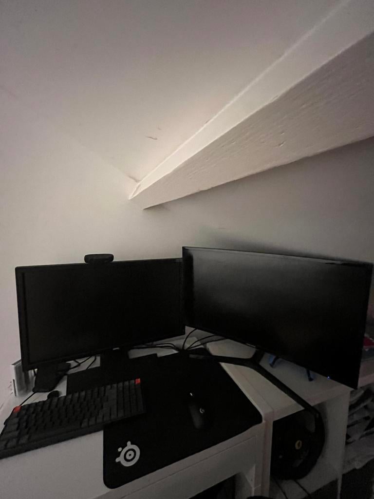 2 monitors ( 24’ 120hz and 27’ 60hz), Computers en Software, Monitoren, 27' and 24', 101 t/m 150 Hz, HDMI, Hoofdtelefoonaansluiting