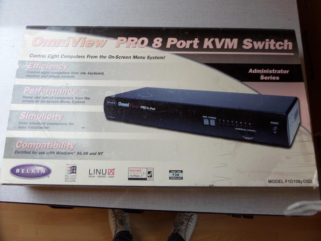 Commutateur KVM Belkin Omniview Pro 8, Computers en Software, Pc- en Netwerkkabels, Ophalen, Nieuw