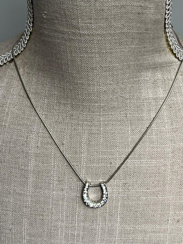 Set met ketting , hanger en oorbellen, Ophalen of Verzenden, Nieuw, Overige kleuren