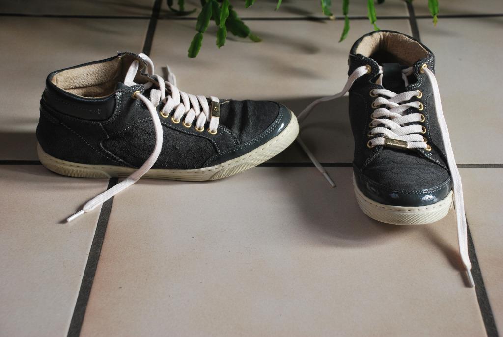 Baskets basses "Sacha" en daim gris foncé Pointure 37 TBon, Gris, Enlèvement ou Envoi, Sneakers et Baskets, Porté