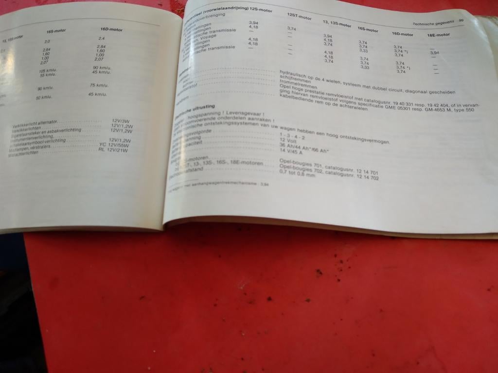Nederlands talig instructie boekje opel kadett d, Ophalen of Verzenden