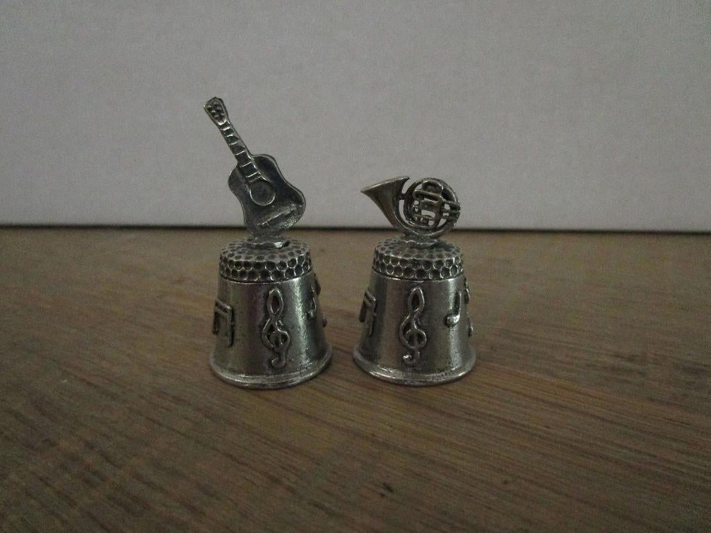 vingerhoedjes uit tin, Verzamelen, Vingerhoedjes, Nieuw, Tin, Reliëf, Ophalen of Verzenden