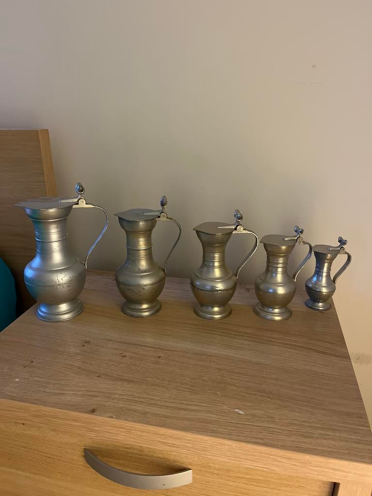 6 tinnen kannetjes, Enlèvement