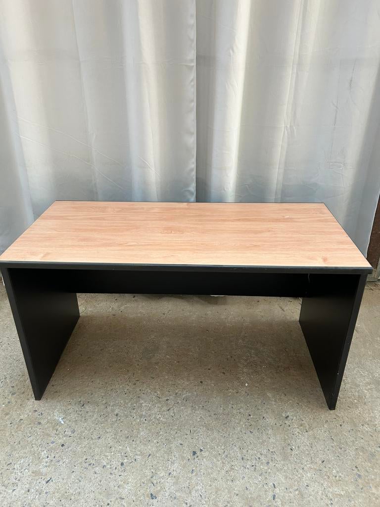 Petit bureau 124/60 hauteur 67cm, Enlèvement