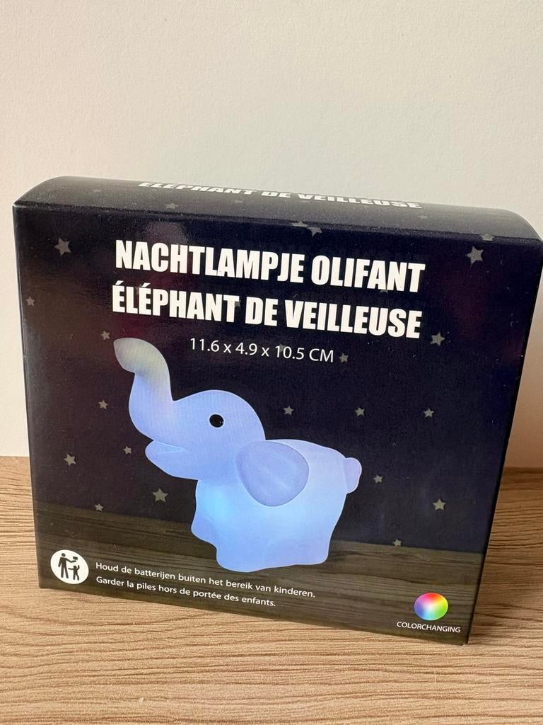 Nieuw: Nachtlampje olifant verandert van kleur, Ophalen of Verzenden, Nieuw, Lamp