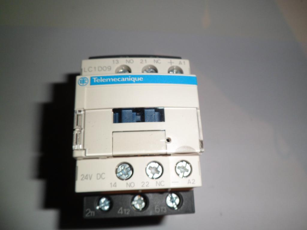 Schneider Electric contactor 4KW/400VAC 3-polig 1NO+ 1NC 24V, Enlèvement ou Envoi, Comme neuf
