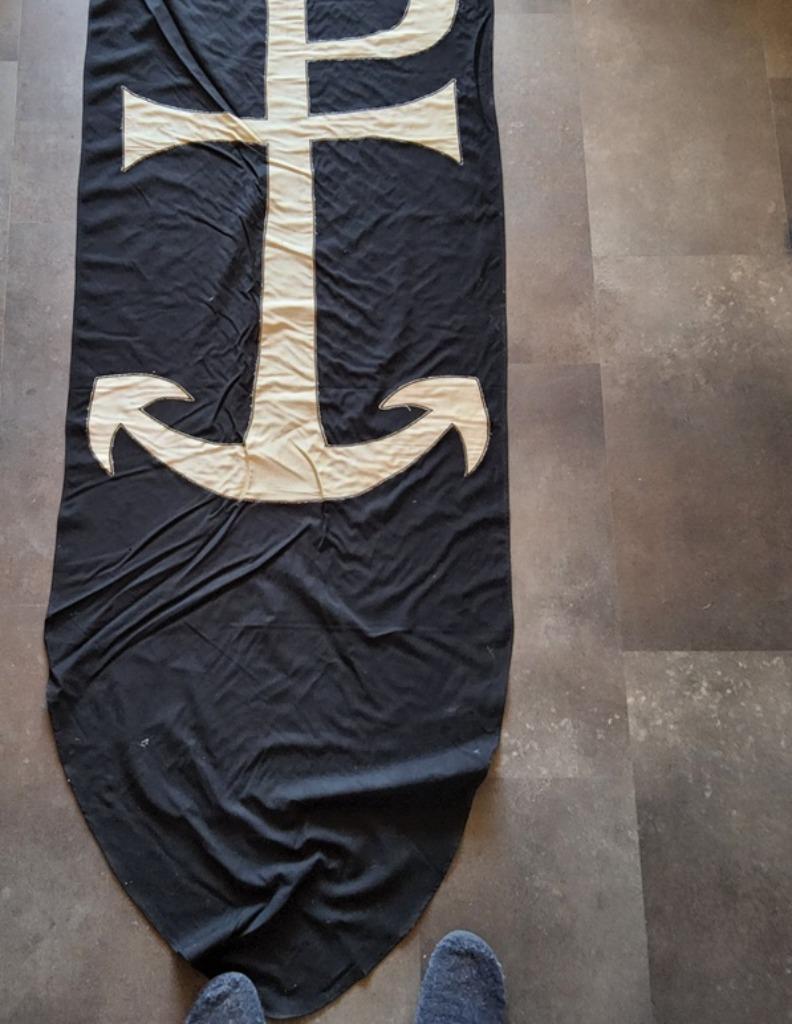 Pax Christie met Anker op zwart doek aan gordijnstok, Ophalen of Verzenden