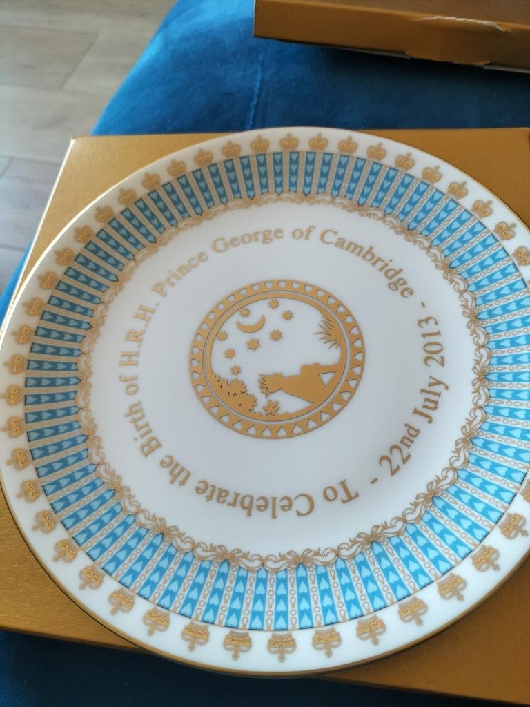 Plaque de naissance pour le prince George de Cambridge, Envoi
