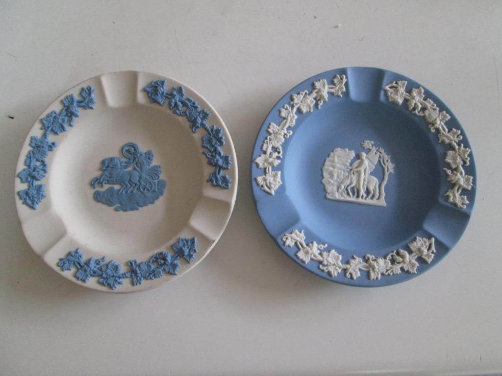 Vintage ;2 Wedgwood Blue Jasper ware 2 asbakjes van 11cm doo, Antiquités & Art, Antiquités | Céramique & Poterie, Enlèvement ou Envoi