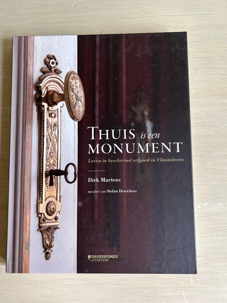 Thuis is een monument., Gelezen, Ophalen of Verzenden, Architectuur algemeen, Martens