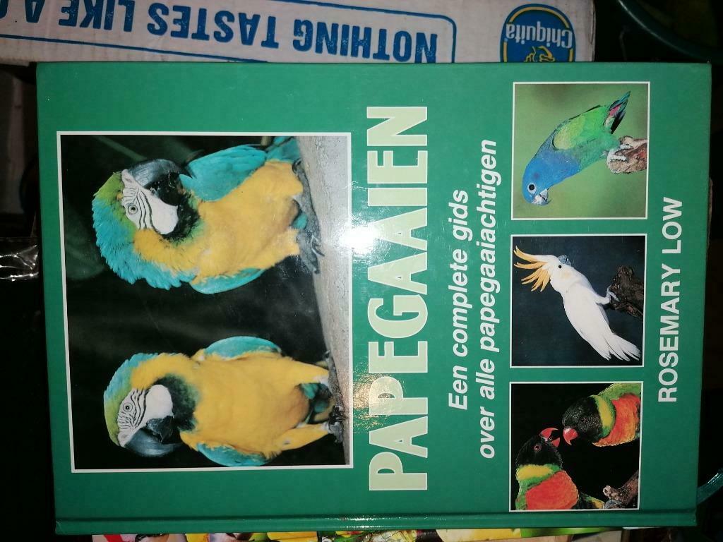 Boeken over papegaaien parkieten, Boeken, Verzenden, Gelezen