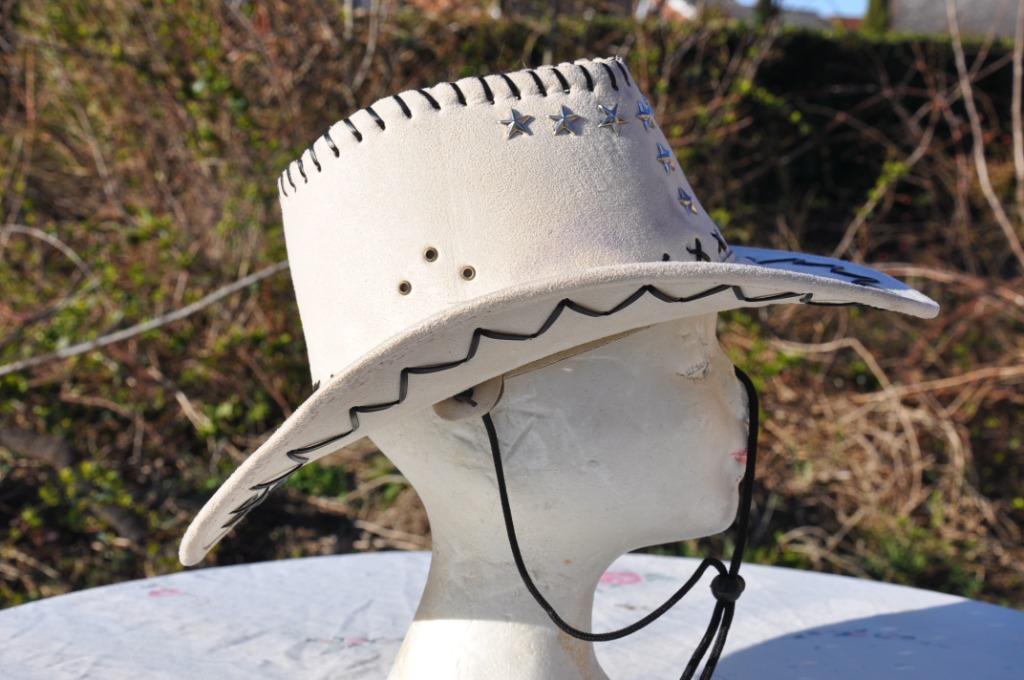 chapeau western blanc et noir, Enlèvement ou Envoi, Comme neuf, 58 ou 59 cm (L, 7¼ ou ⅜ pouces), Chapeau