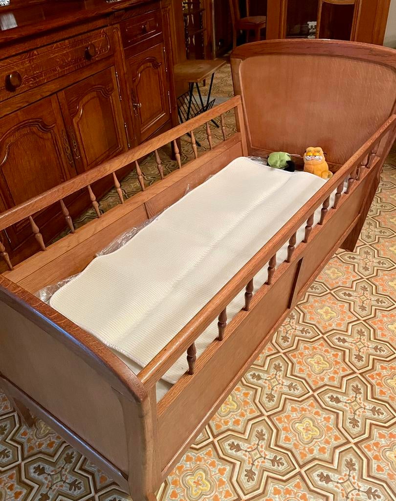 Lit enfant vintage avec matelas et housse protectrice, Antiquités & Art, Enlèvement