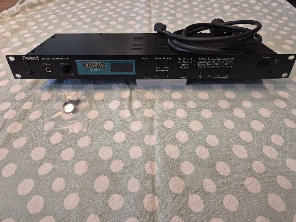Roland Sound Expansion  Bass & Drums M- BD1, Musique & Instruments, Modules de son, Enlèvement ou Envoi, Utilisé, Roland
