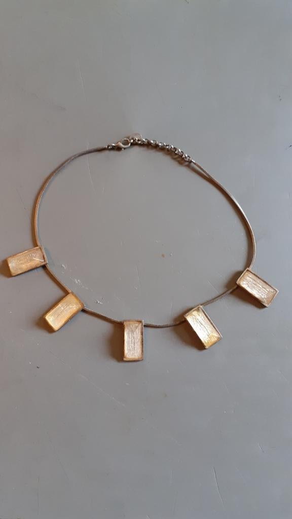 Collier ras de cou queue de rat 5 plaquettes skalli paris, Ophalen of Verzenden, Gebruikt, Kunststof