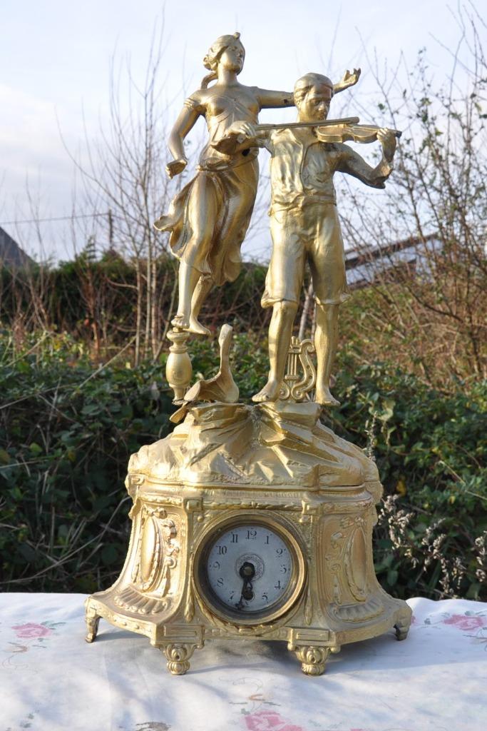grande horloge en regule doré a restaurer, Enlèvement ou Envoi