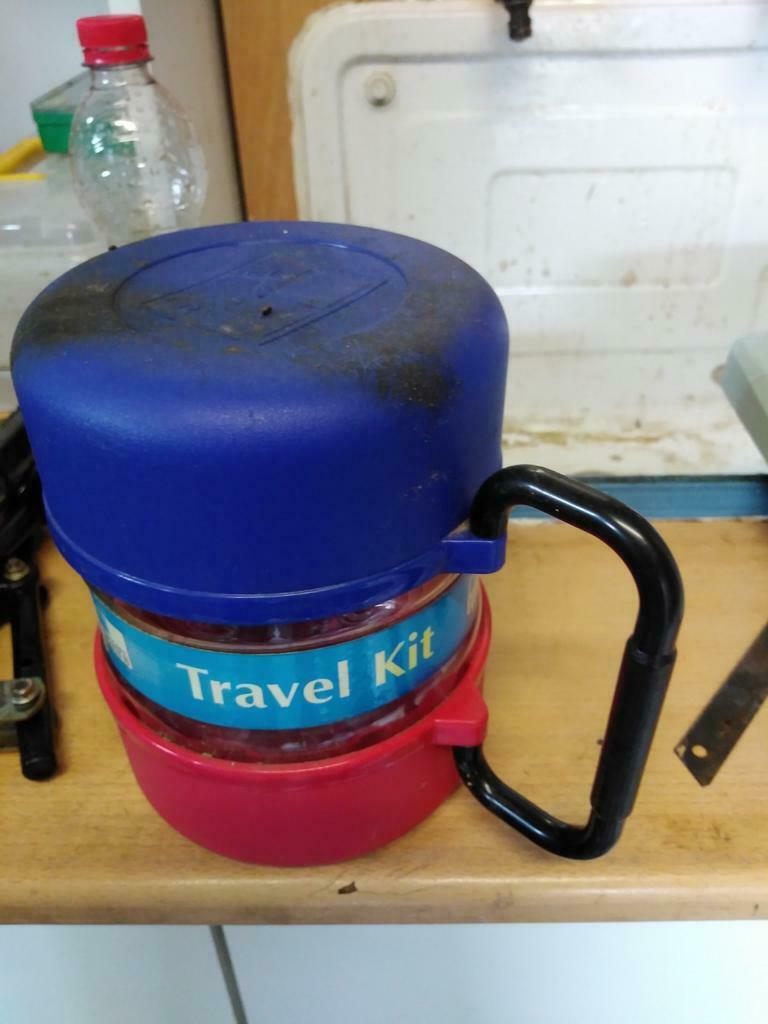 Travel kit voor water en eten, Ophalen