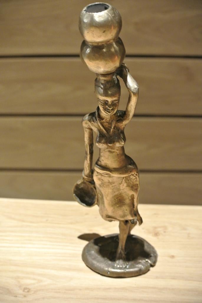 Afrikaanse vrouw etnisch bronzen kaarshouder beeldje, Ophalen, Koper of Brons