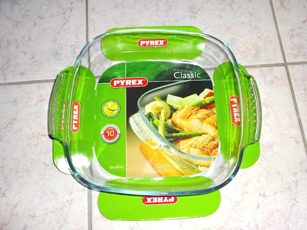 PYREX plat à four carré 25cm, Maison & Meubles, Cuisine | Vaisselle, Enlèvement ou Envoi, Neuf, Verre, Récipient(s)