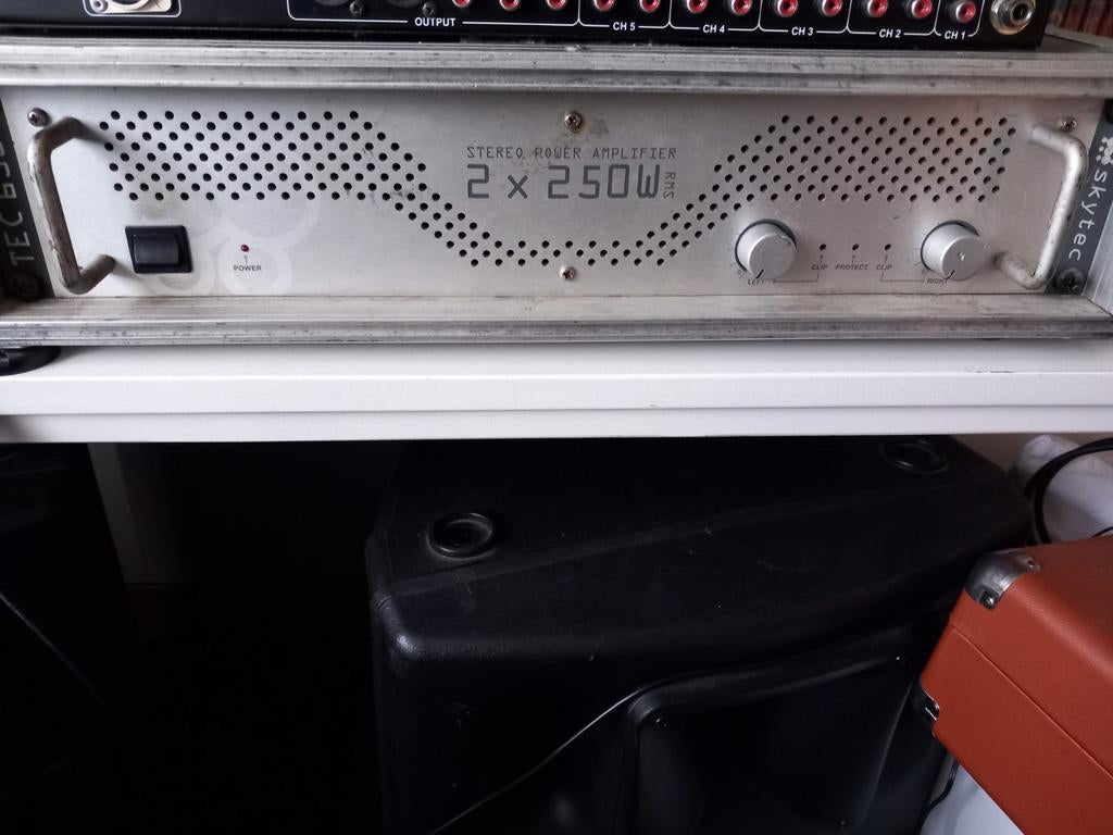PA-versterker Skytech 2 x 250 W, Musique & Instruments, Enlèvement ou Envoi